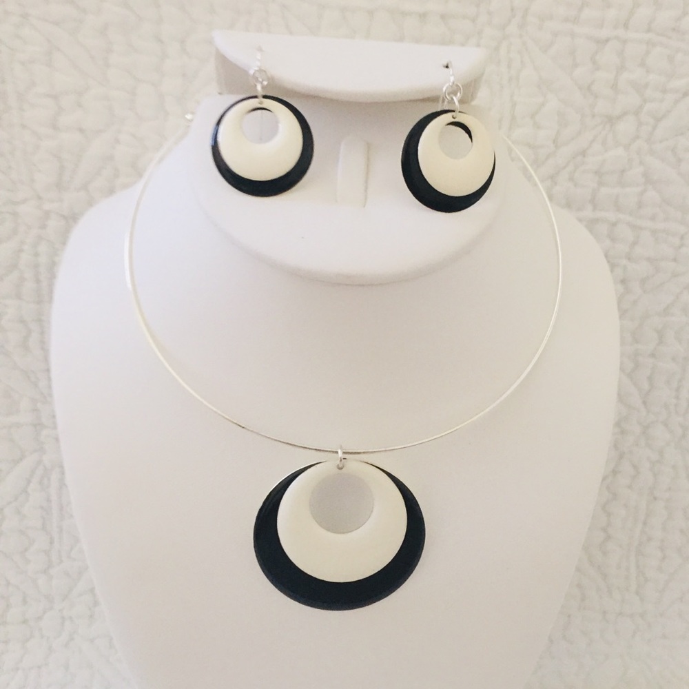 Retro 70s necklace and earrings jewelry
